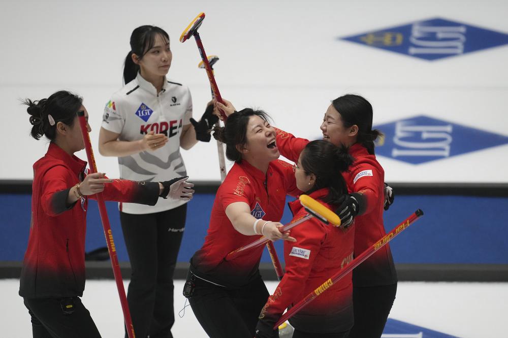 但他在後場 但他在後場